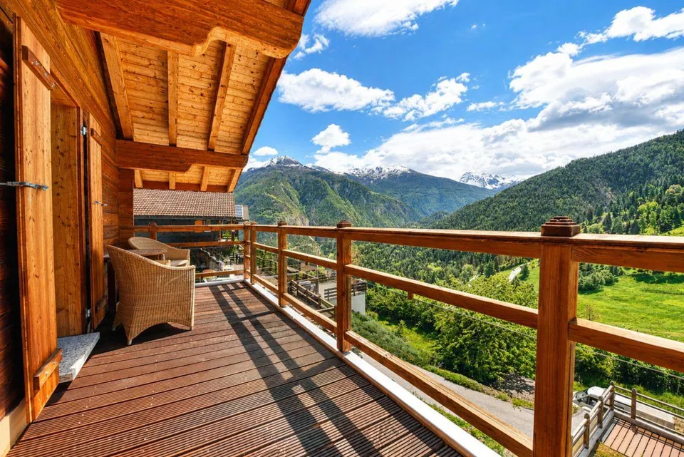 Chalet der Superlative mit Wohlfühlbereich und Panoramablick mit großer unabhängiger 3,5-Zimmer-Wohnung – Foto 10 von 13