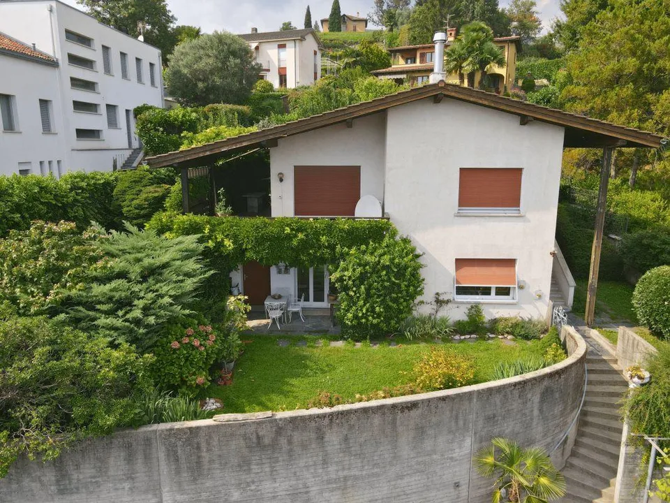 Schönes Haus mit Panoramablick und angebautem Einzimmerapartment