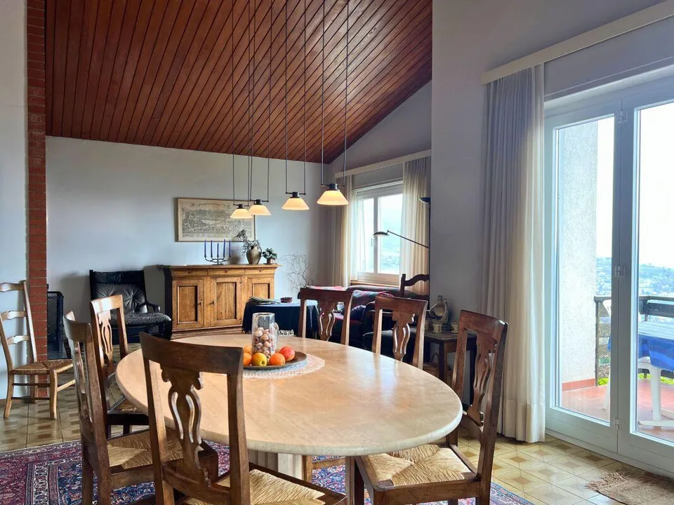 Schönes Haus mit Panoramablick und angebautem Einzimmerapartment