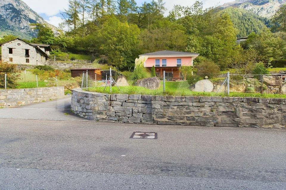 Casa unifamiliare indipendente con giardino e vista aperta