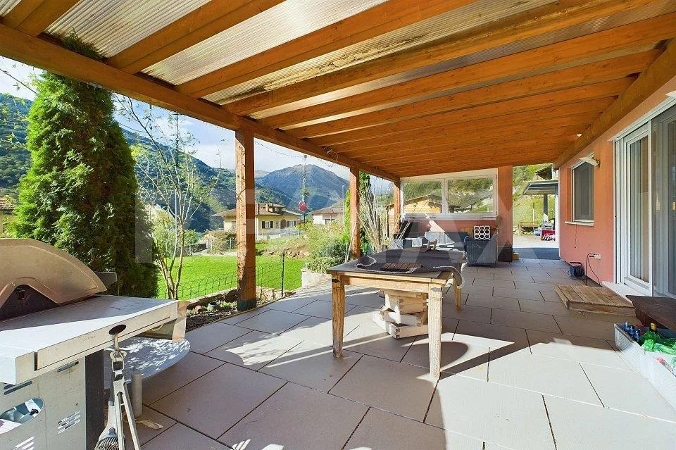 Casa unifamiliare indipendente con giardino e vista aperta