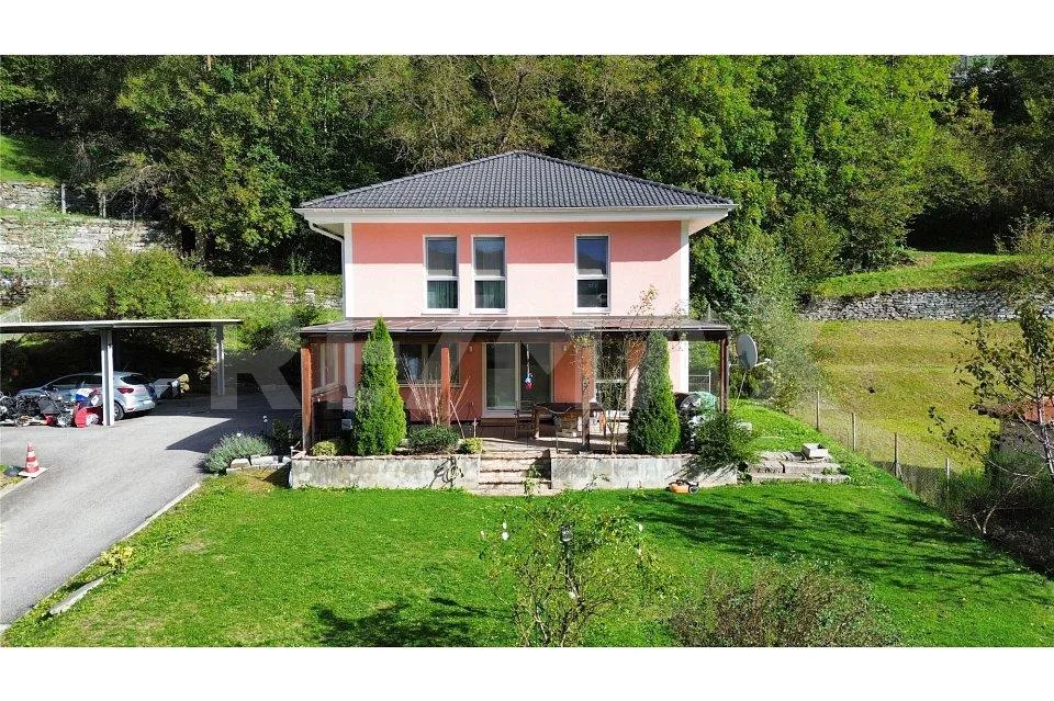 Casa unifamiliare indipendente con giardino e vista aperta