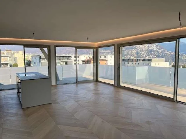 Massagno: attico con roof terrace e vista aperta