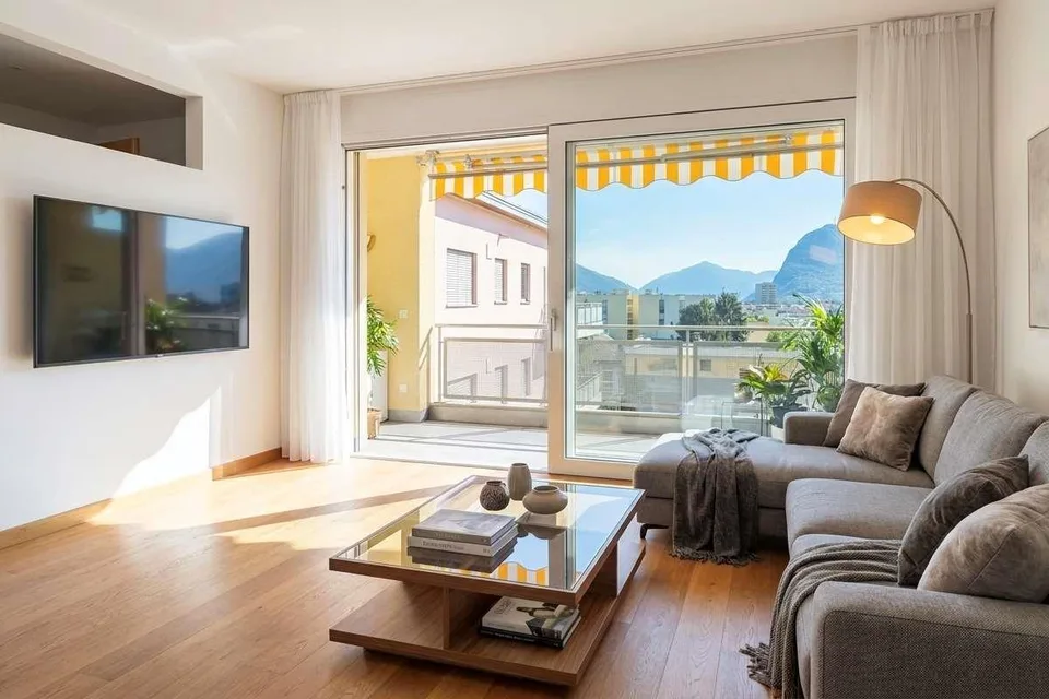 Ampio e luminoso 3.5 locali con terrazza e vista aperta