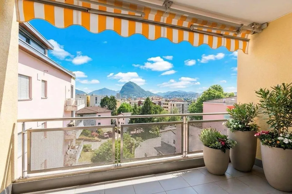 Ampio e luminoso 3.5 locali con terrazza e vista aperta – Foto 13 von 16