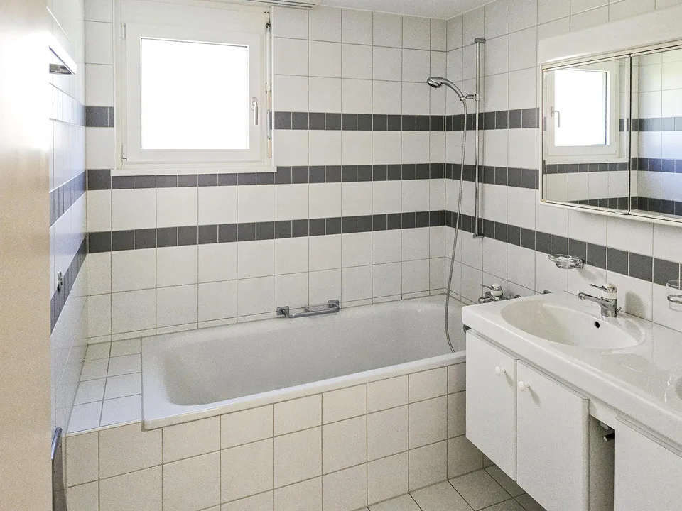 Bright 3.5-room apartment directly on Lake Walensee