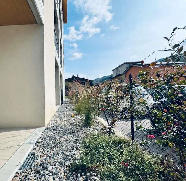 Elegante 2,5-Zimmer-Neubauwohnung mit privatem Garten und Doppelgarage – Foto 9 von 10