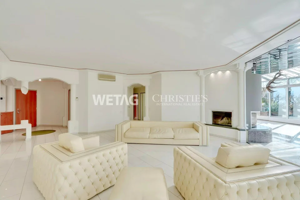 Muralto: Moderne, helle Wohnung mit grosser Terrasse & eleganter Glasarchitektur zu verkaufen – Foto 9 von 13