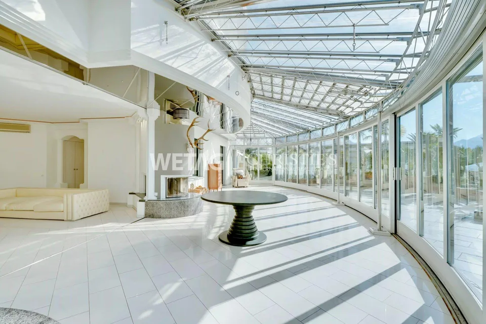 Muralto: Moderne, helle Wohnung mit grosser Terrasse & eleganter Glasarchitektur zu verkaufen – Foto 12 von 13