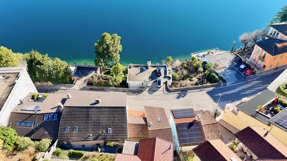 Affascinante Villetta a Schiera a Pochi Passi dal Lago di Lugano