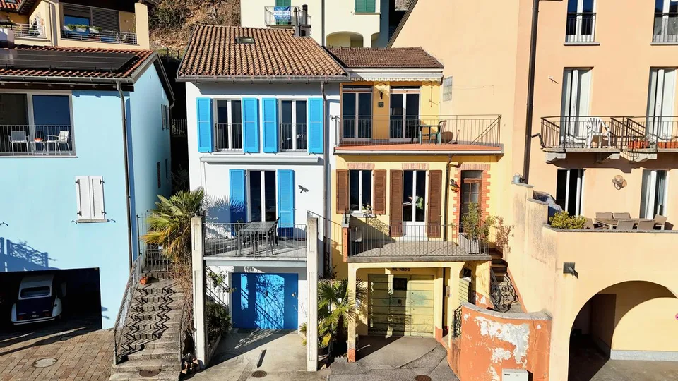 Affascinante Villetta a Schiera a Pochi Passi dal Lago di Lugano