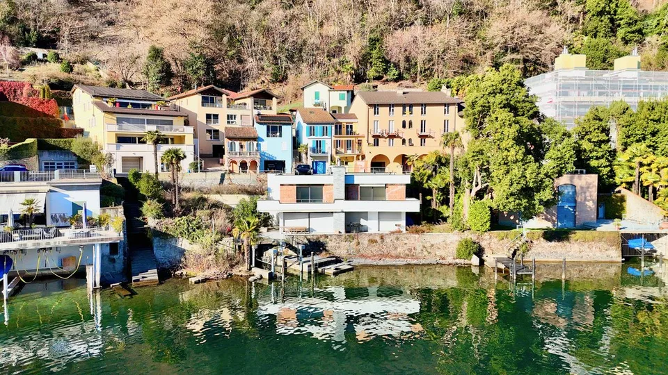 Affascinante Villetta a Schiera a Pochi Passi dal Lago di Lugano