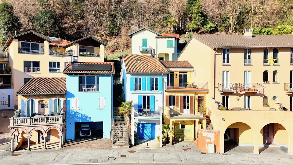 Affascinante Villetta a Schiera a Pochi Passi dal Lago di Lugano