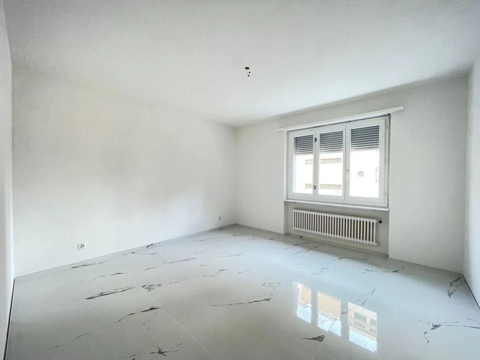 Geräumige, komplett renovierte 4.5-ZWg – Foto 6 von 9