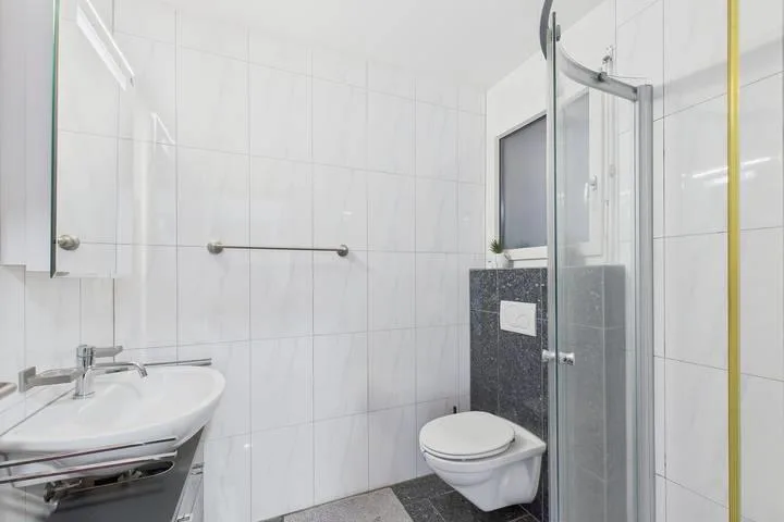 EINFAMILIENHAUS MIT SCHÖNER SEESICHT – Foto 7 von 9
