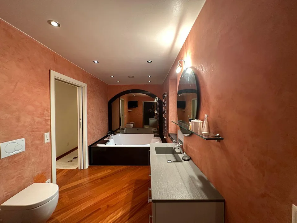 Villa mit Panorama-Pool, Sauna und spektakulärer Aussicht oberhalb Locarno – Foto 19 von 21