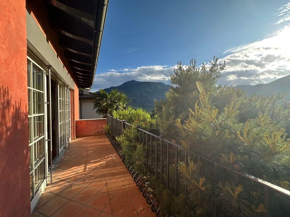 Villa con piscina panoramica, sauna e vista spettacolare sopra Locarno