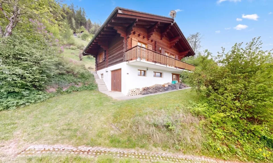 Authentische Blockhütte mit atemberaubendem Blick