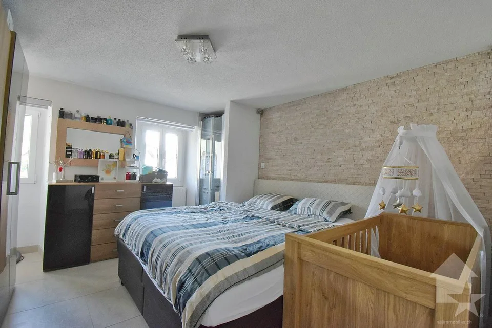 4.5-Zimmer-Wohnung in sehr guter Lage inklusive 3 Parkplätzen! – Foto 6 von 10