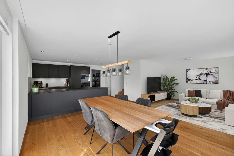 Casa unifamiliare soleggiata con architettura moderna e costruzione di alta qualità