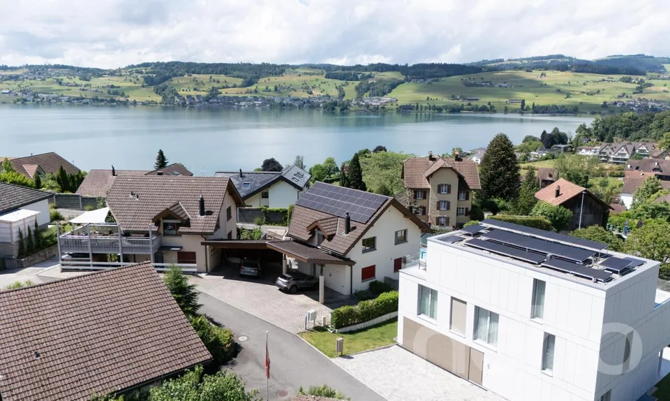 Doppeleinfamilienhaus mit Doppelcarport und Photovoltaikanlage