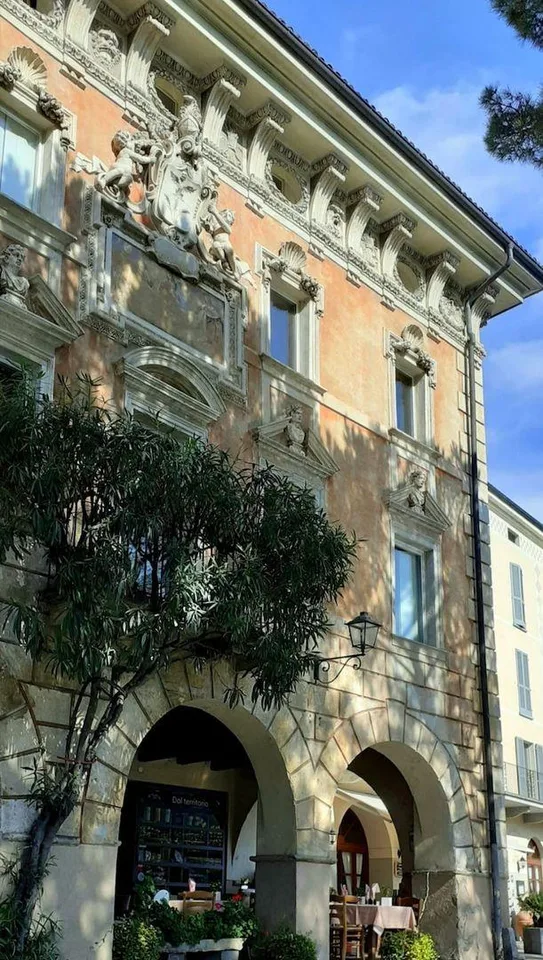 Charmante 2½-Zimmer-Wohnung mit traumhaftem Seeblick im Herzen von Morcote – Foto 13 von 19