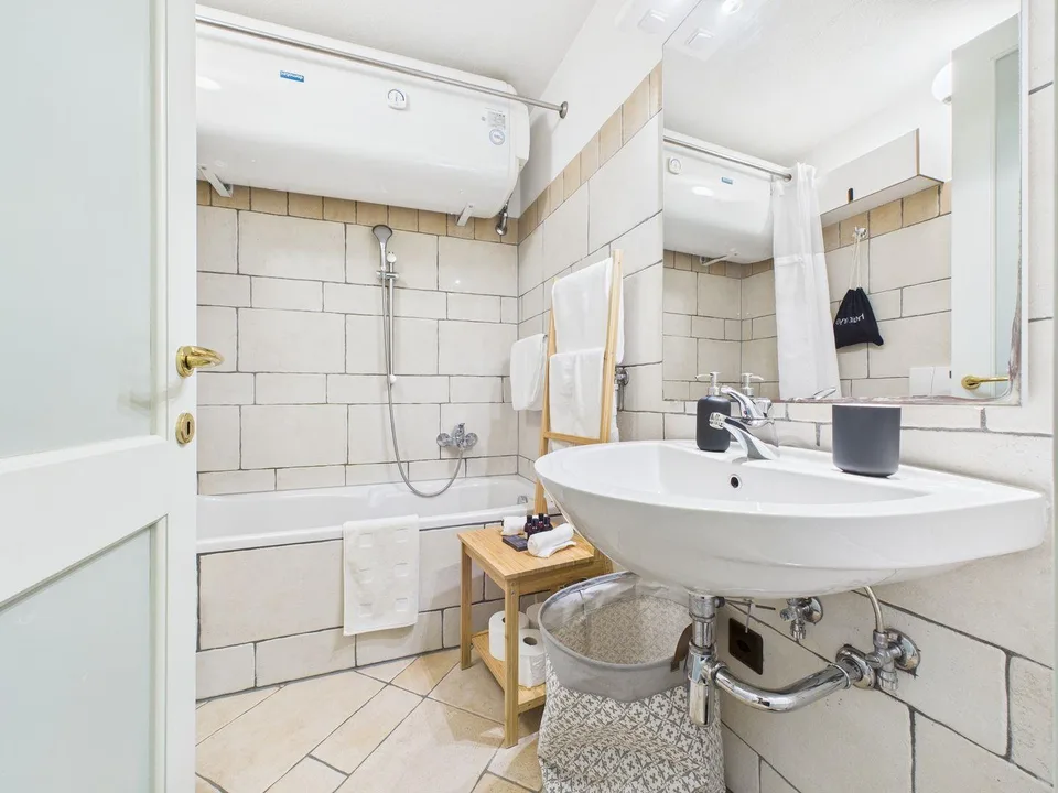 Charmante 2½-Zimmer-Wohnung mit traumhaftem Seeblick im Herzen von Morcote – Foto 12 von 19