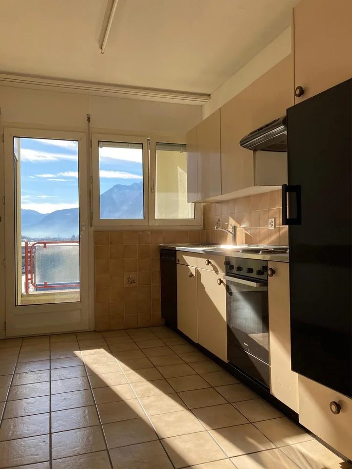 Aussicht auf die Natur und helle Räume: Ihr neues Zuhause in Biasca