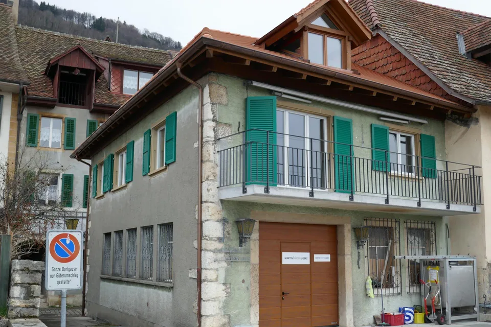 Incantevole appartamento maisonette di 4 locali con balcone e vista lago a Ligerz