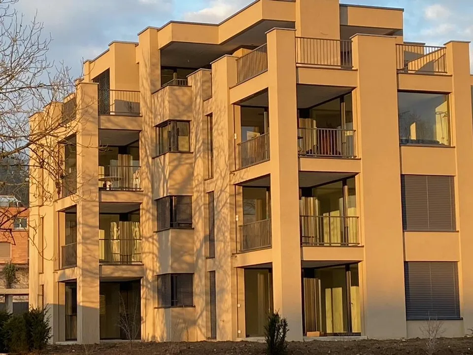 NEUBAU: GEMÜTLICHE WOHNUNG AN RUHIGER LAGE MIT BALKON