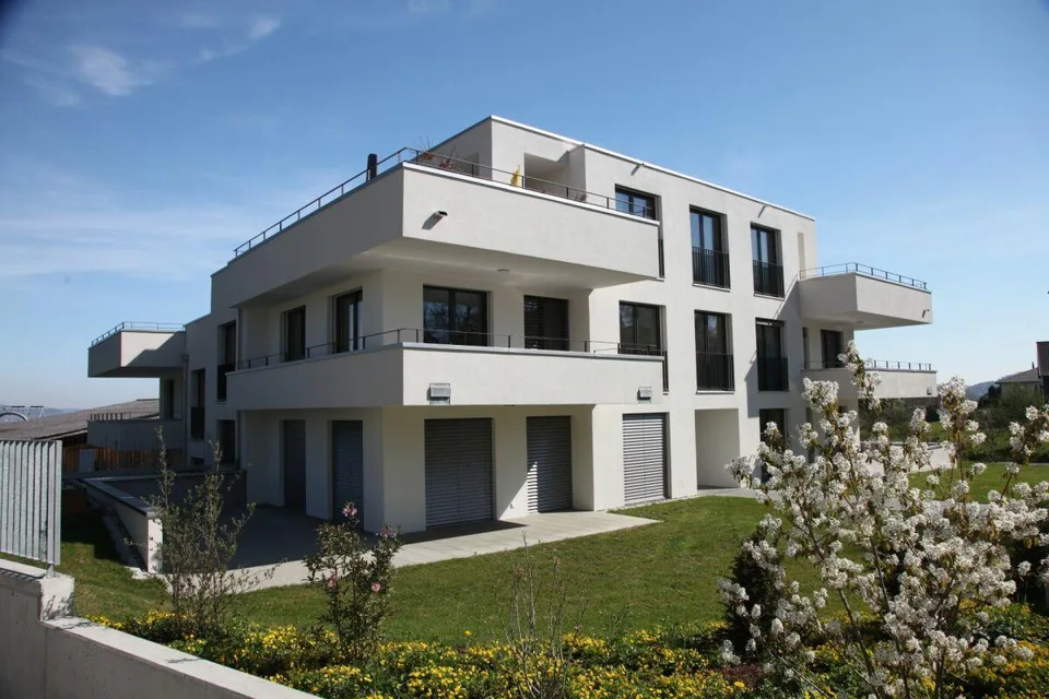 Moderne 3.5-Zimmerwohnung mit Balkon.