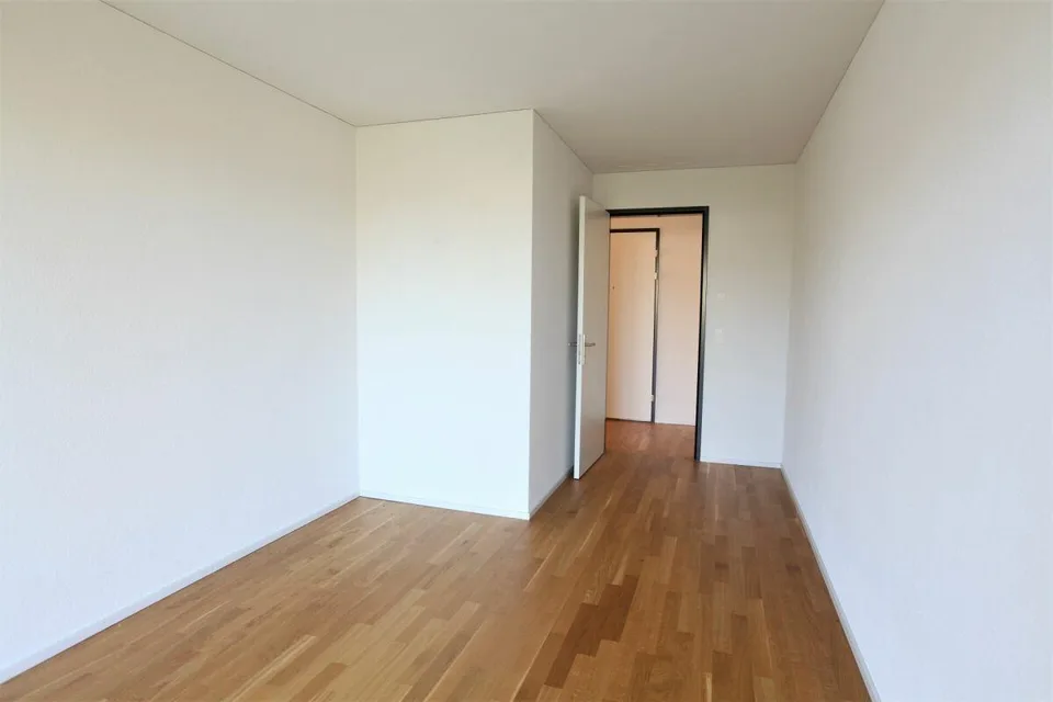 Moderne 3.5-Zimmerwohnung mit Balkon.