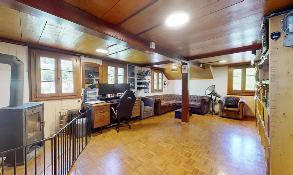 Authentisches renoviertes Chalet - großes Grundstück am Fluss