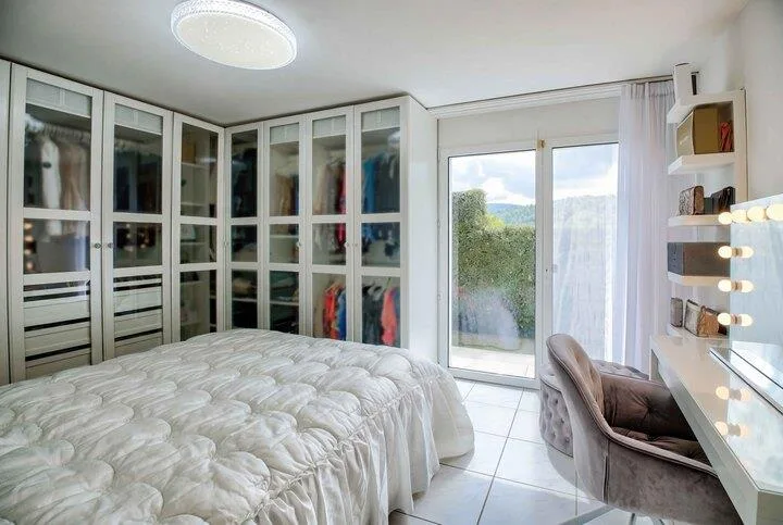 FREISTEHEND AM HANG - 5.5 ZIMMER EINFAMILIENHAUS