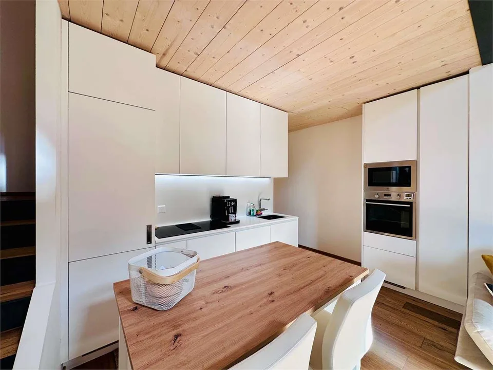 Riva S. Vitale ...zwei Schritte vom See entfernt, 3.5-Zimmer-Duplex-Mansarde zu verkaufen