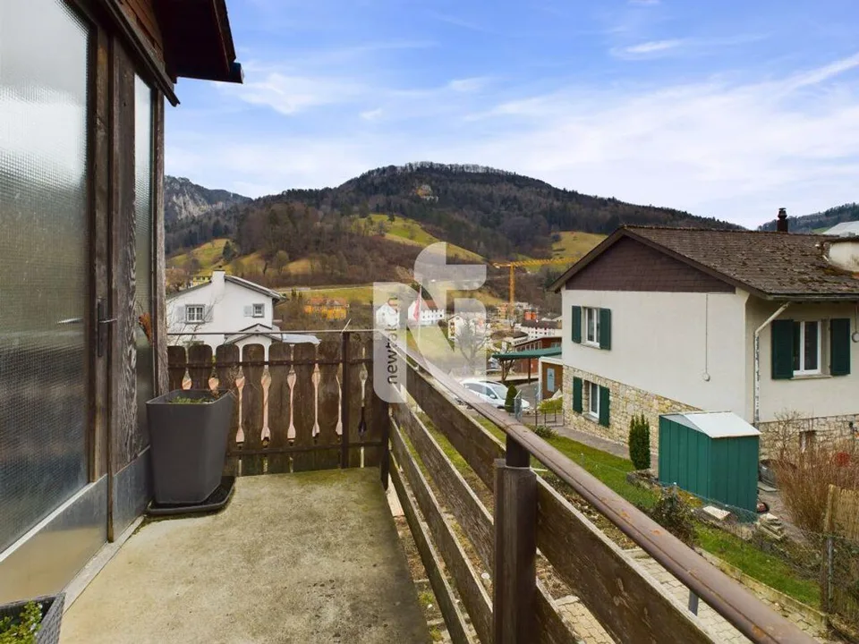 Riservato: Bellissima casa con balcone, giardino, vista panoramica e potenziale di espansione
