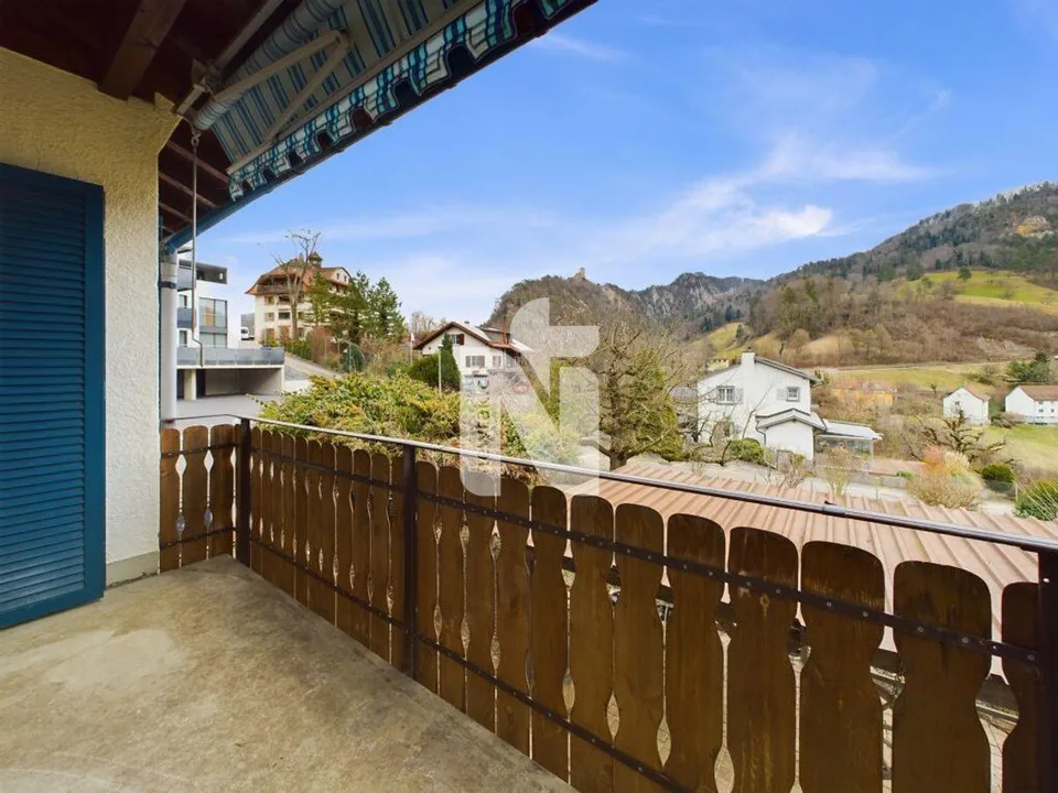 Riservato: Bellissima casa con balcone, giardino, vista panoramica e potenziale di espansione