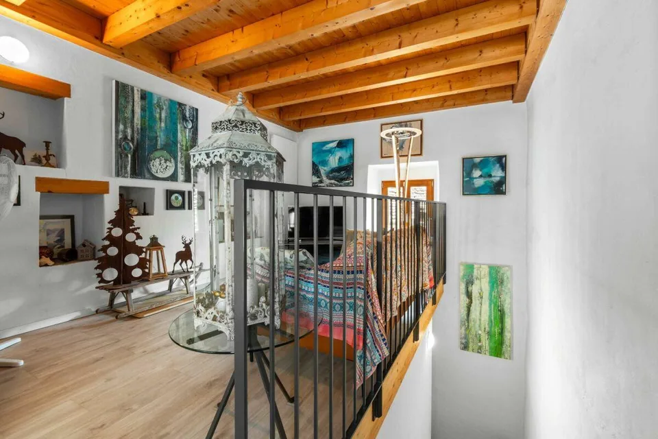Casa contigua di 5 locali + locale hobby