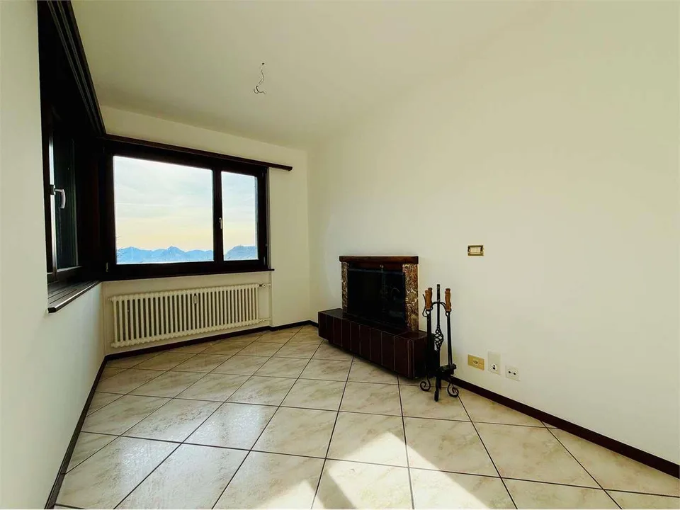 Lopagno -  ampio 2.5 locali con terrazza vista lago e piscina