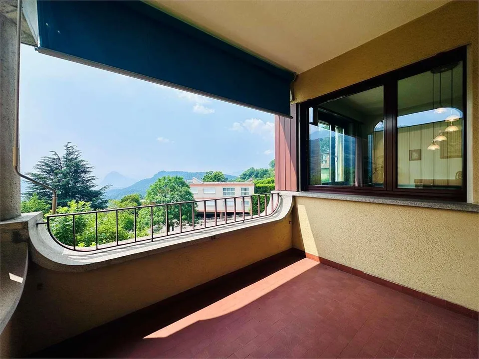 Lopagno -  ampio 2.5 locali con terrazza vista lago e piscina