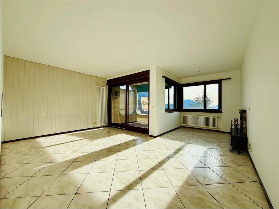 Lopagno -  ampio 2.5 locali con terrazza vista lago e piscina