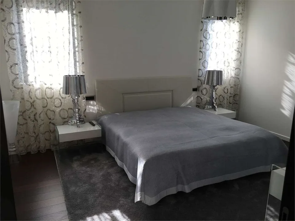 Moderne Villa mit Pool – Foto 13 von 13