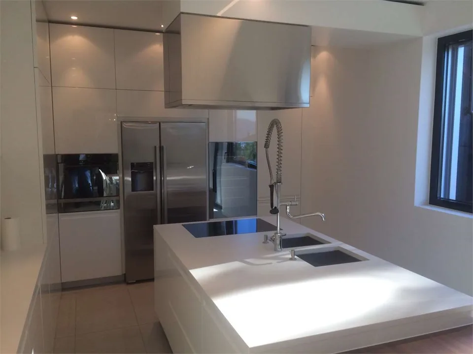 Moderne Villa mit Pool – Foto 10 von 13