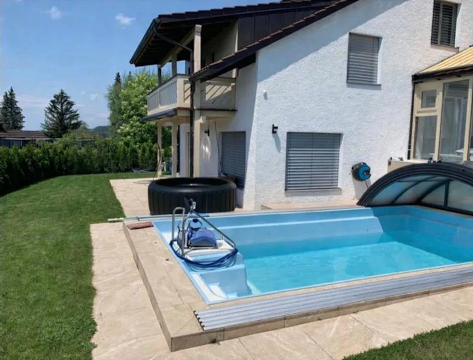 RARITÄT IN BESTLAGE MIT POOL, WINTERGARTEN UND GRILL-LOUNGE FRISCH ...