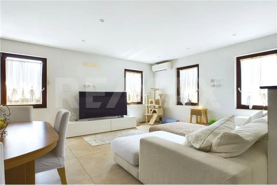 Geräumige 4-Zimmer-Wohnung in einer Residenz mit Innenhof und Garten