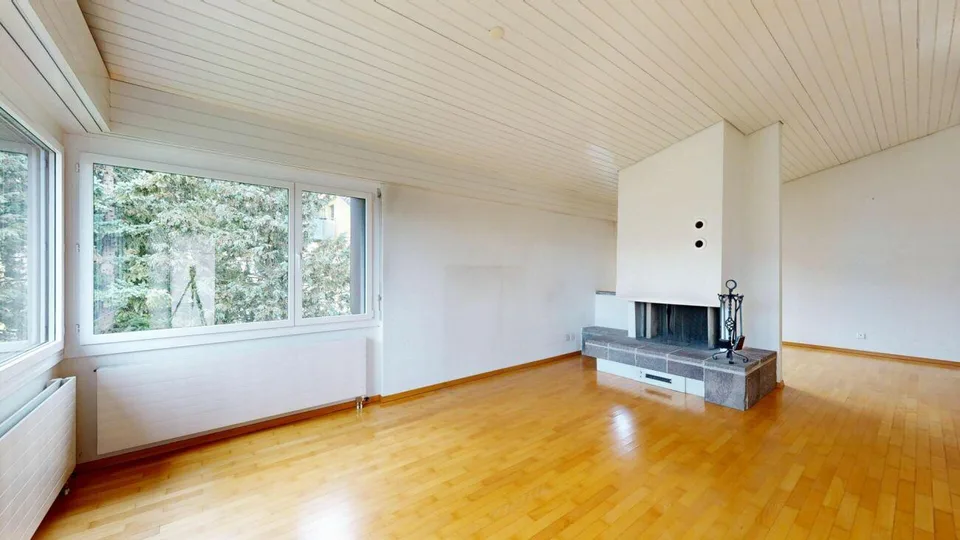 Appartement en mansarde attractif de 4,5 pièces avec vue lointaine