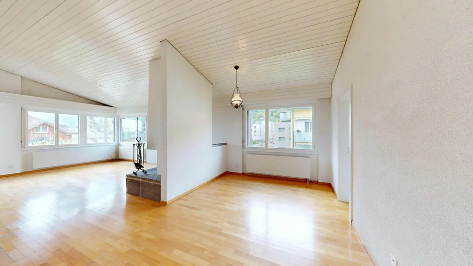 Appartement en mansarde attractif de 4,5 pièces avec vue lointaine