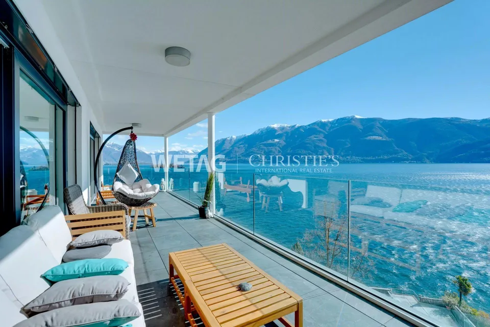 Helle & moderne Wohnung mit grosser Terrasse sowie Panoramablick in...