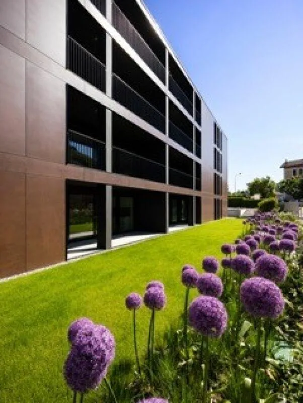MAGLIASO · ATTICO DUPLEX CON AMPIE TERRAZZE · ELEGANZA CONTEMPORANEA