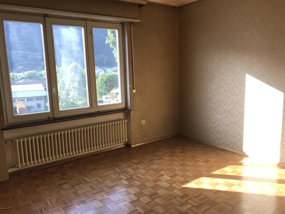 NEUER PREIS - EINZIGARTIGE GELEGENHEIT - GROSSES EINFAMILIENHAUS - 5,5 ZIMMER MIT GARTEN